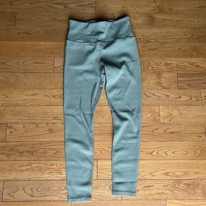 ATHLETA - ELATION TIV TIGHT - 7/8 LENGTH - SIZE MEDIUM